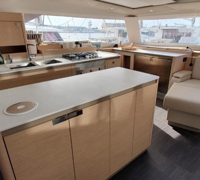 Princess | Fountaine Pajot Aura 51 photo 9