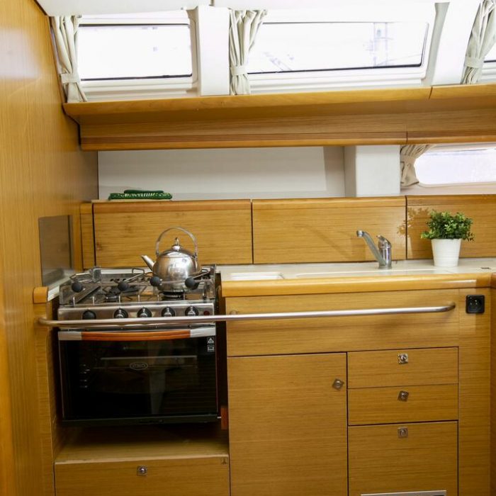 Mimi | Sun Odyssey 49i photo 6