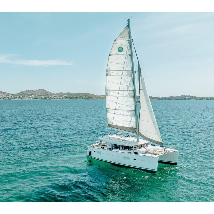 Christina S | Lagoon 400 S2 photo 5