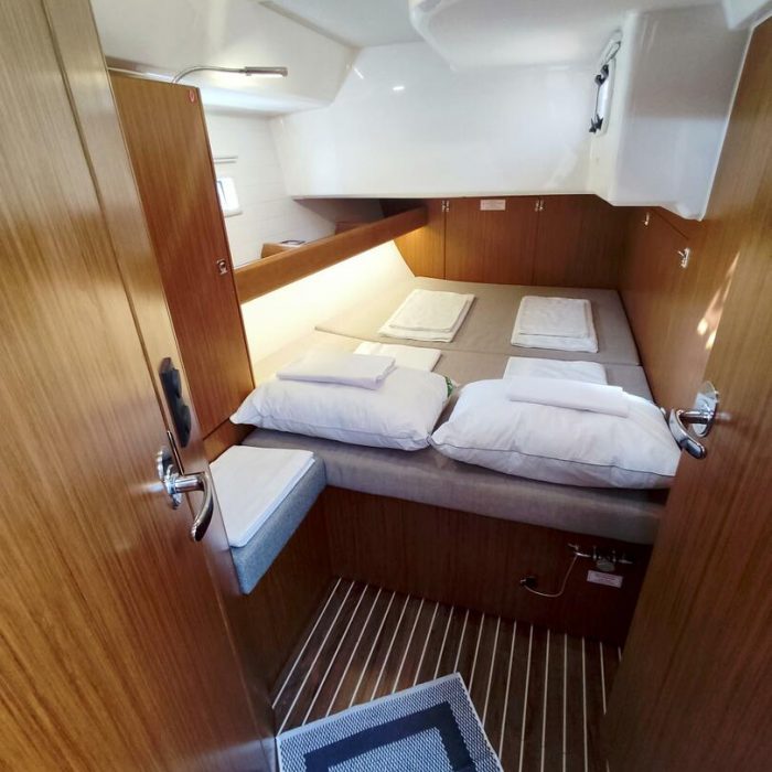 Io | Bavaria Cruiser 46 Style photo 6