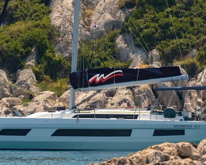 Moorings 44.3 Exclusive Plus | Dufour 44 photo 3