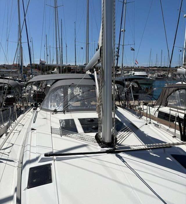 Ara | Bavaria C46 photo 1