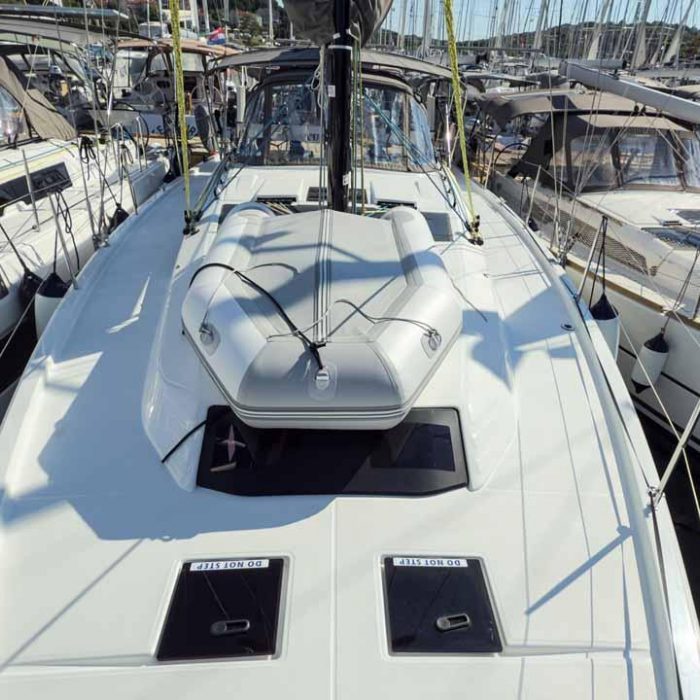 Nine to five | Dufour 41 Performance - 3 cab. photo 4