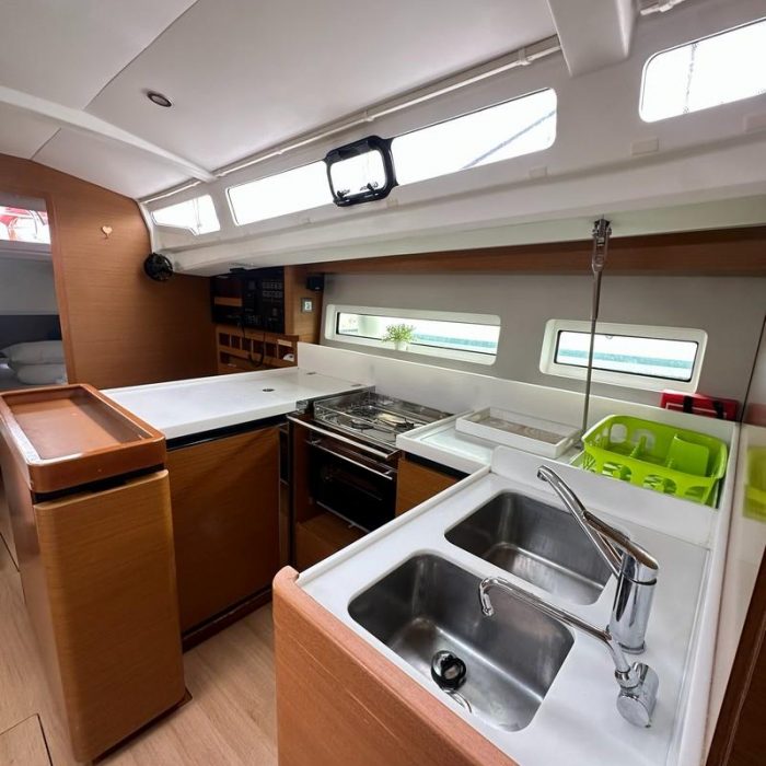 Habibi | Sun Odyssey 440 photo 17