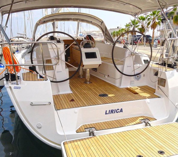 Lirica | Bavaria Cruiser 37 photo 6