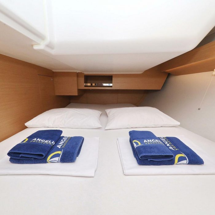 Adriatic Office | Dufour 430 GL photo 23