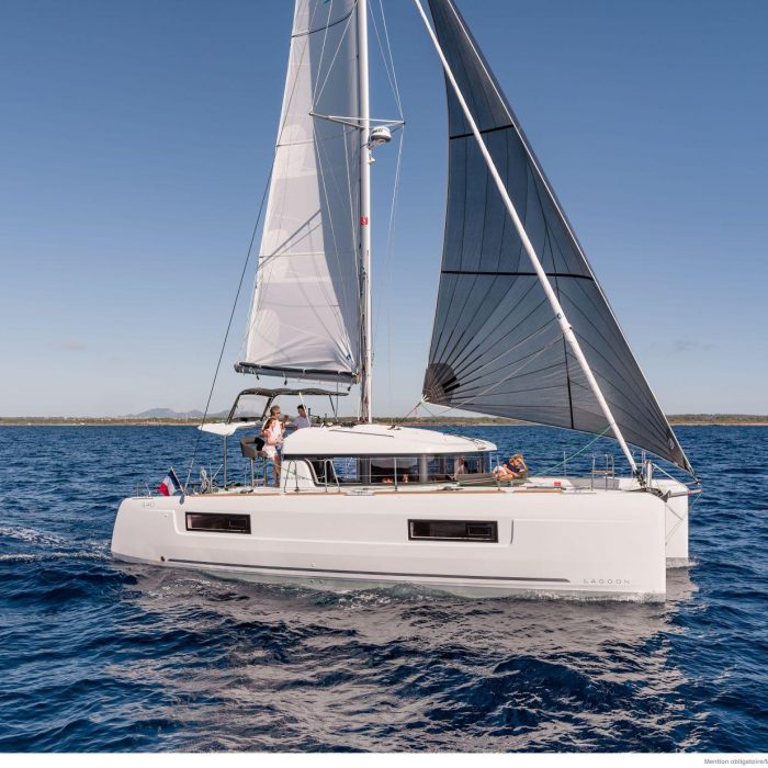 Bubi | Lagoon 40 photo 6