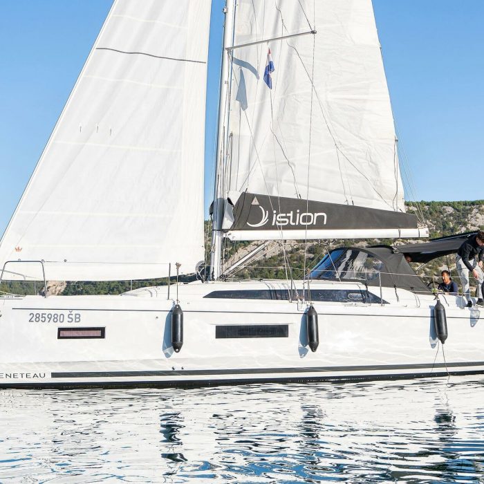 First Dream | Oceanis 37.1 photo 14