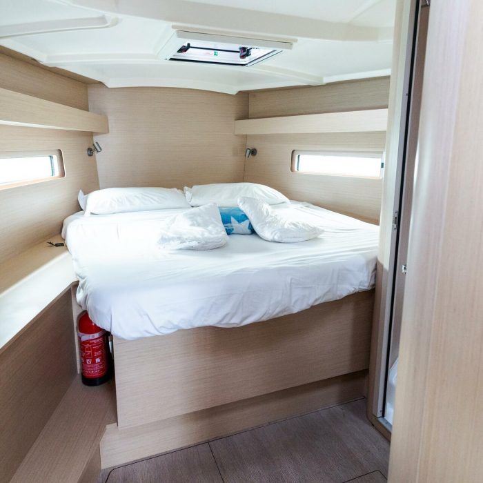 Clio - Standard Line | Oceanis 40.1 photo 18