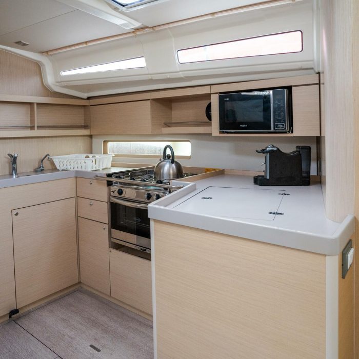 Clio - Standard Line | Oceanis 40.1 photo 11