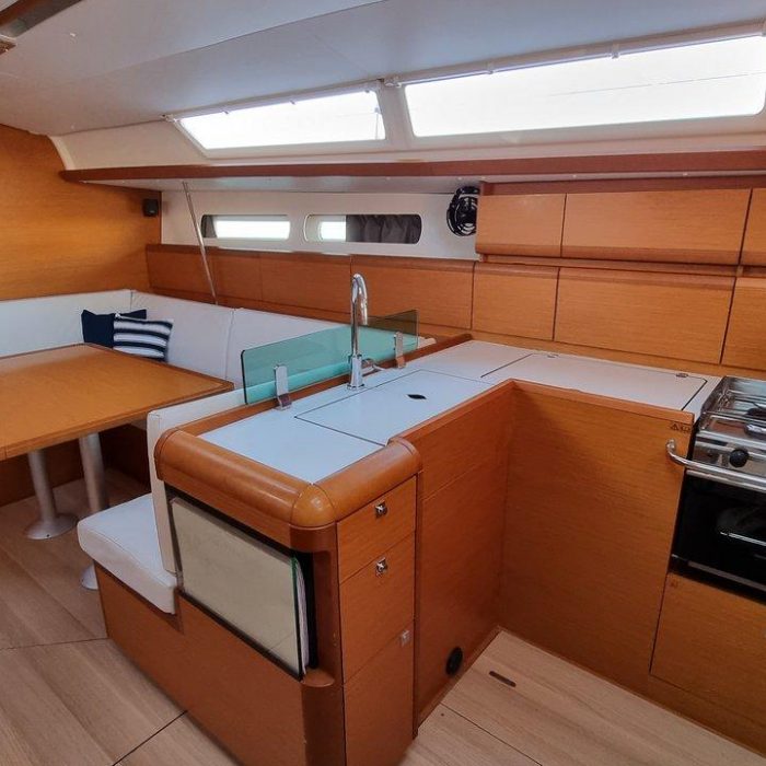 Blue Moon | Sun Odyssey 449 photo 8