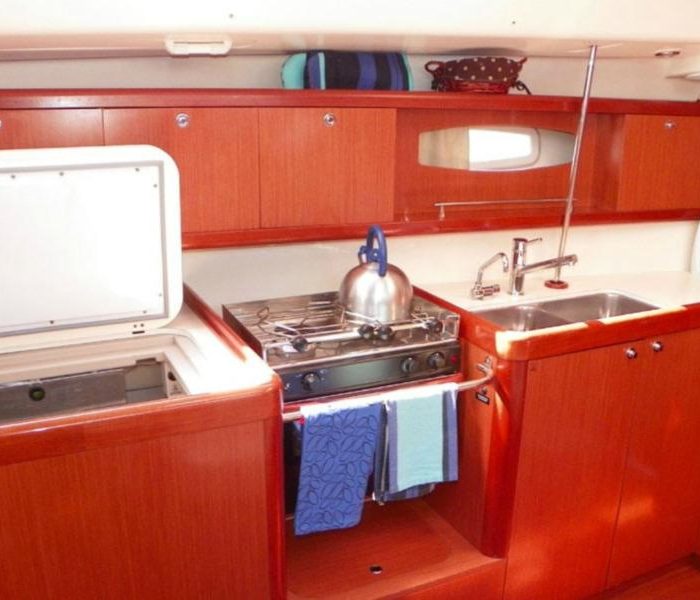 Seacret | Oceanis 43 photo 5
