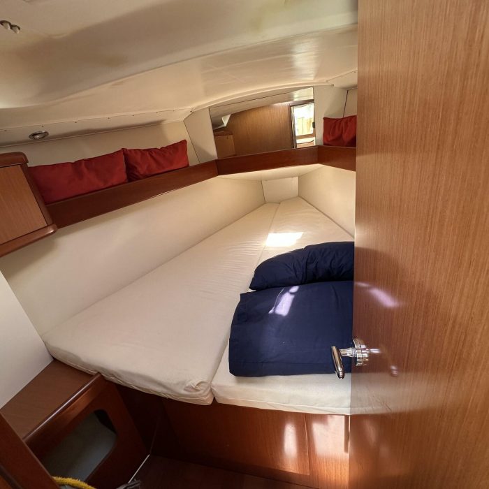 Blu | Oceanis 34 photo 19
