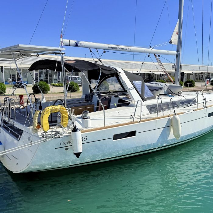 Viki | Oceanis 45 photo 2