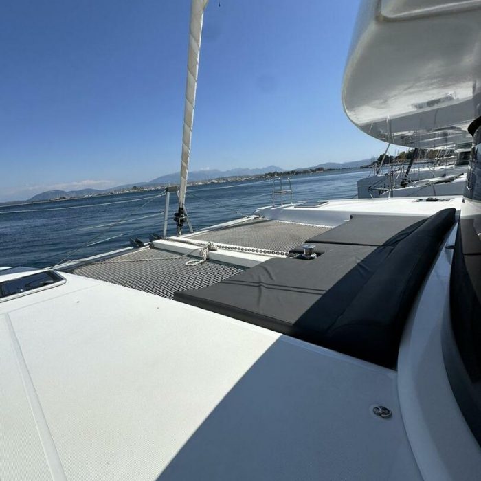 Magellan | Lagoon 42 photo 2