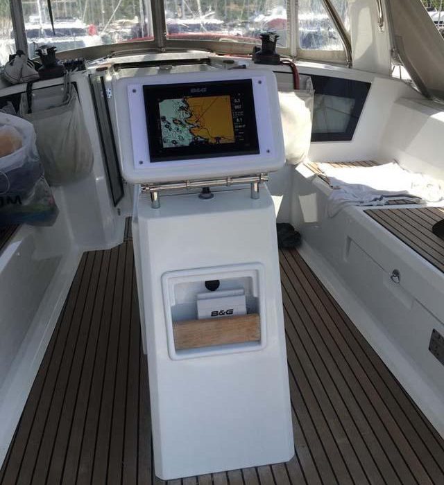 Eleven | Oceanis 38.1 photo 3