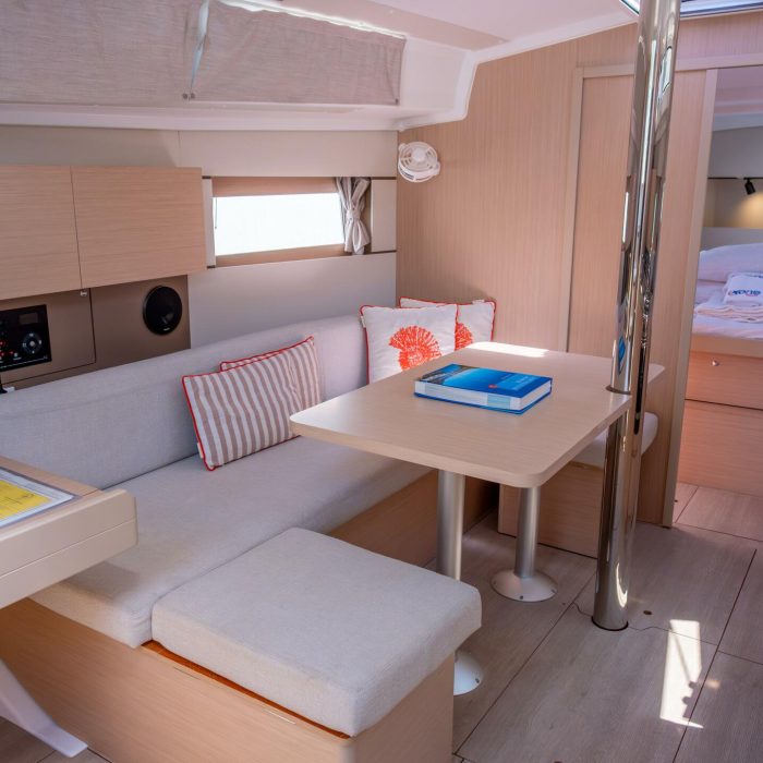 TRITON 89 | Oceanis 38.1 photo 45