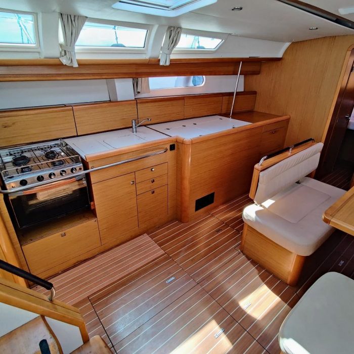 Lady Joanna | Sun Odyssey 49i photo 4