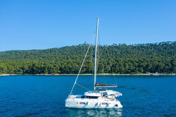 Olyntha | Lagoon 42 photo 3