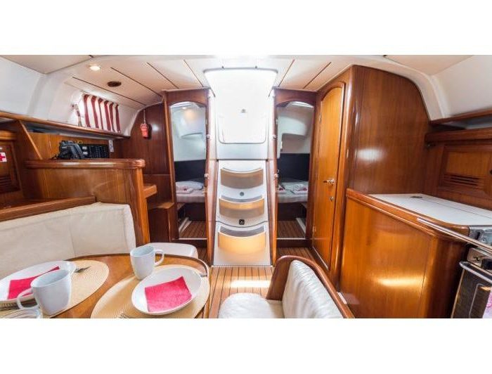 Simonetta (Bow Thruster, electric heads, Solar Panel) | Oceanis 411 photo 6