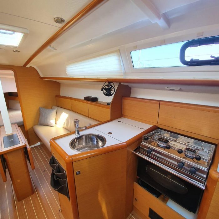 Aqua | Sun Odyssey 33i photo 10
