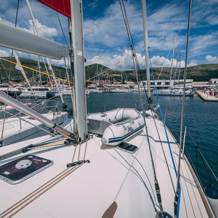 Ana B | Sun Odyssey 49i photo 3