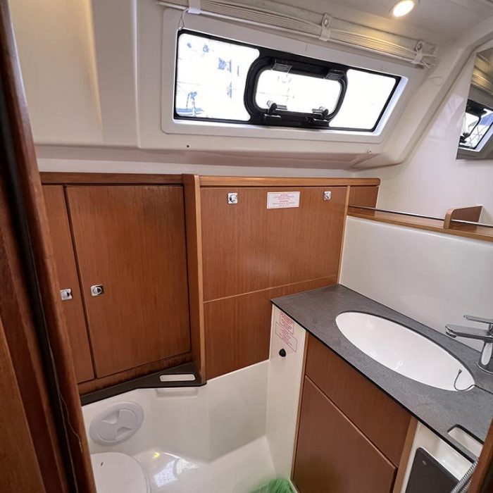 Jugo | Bavaria Cruiser 37 photo 9