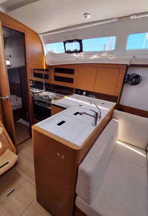 Bella Mia | Sun Odyssey 380 photo 5