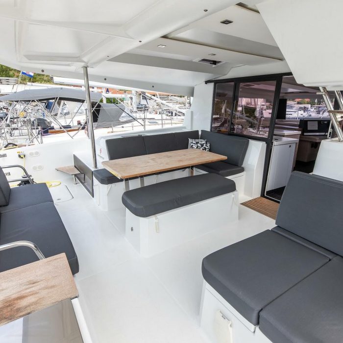 Livia Augusta | Fountaine Pajot Astrea 42 photo 12