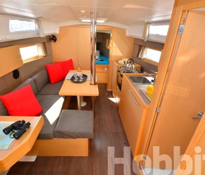 Hobbit | Oceanis 35 photo 21