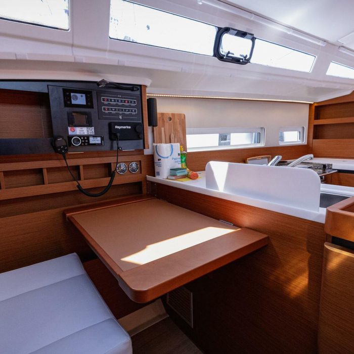 Purr | Sun Odyssey 410 photo 23