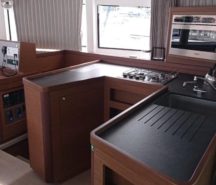 Lux | Lagoon 42 photo 10
