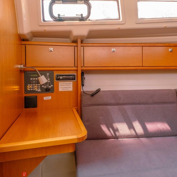 Classic | Bavaria 33 Cruiser photo 6