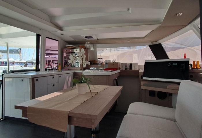 Crazy Diamond | Fountaine Pajot Astrea 42 photo 13