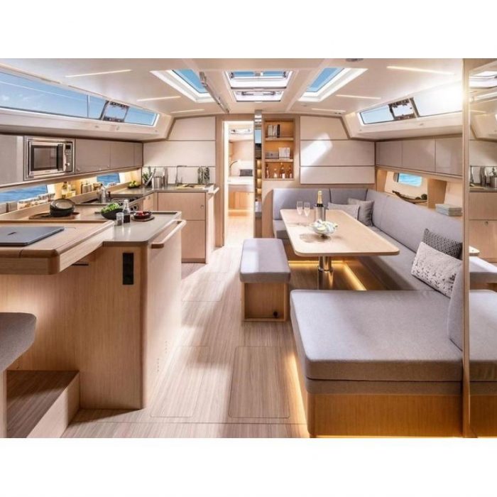 Smaragda | Bavaria C46 photo 7