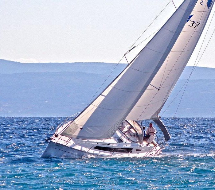 Lirica | Bavaria Cruiser 37 photo 3