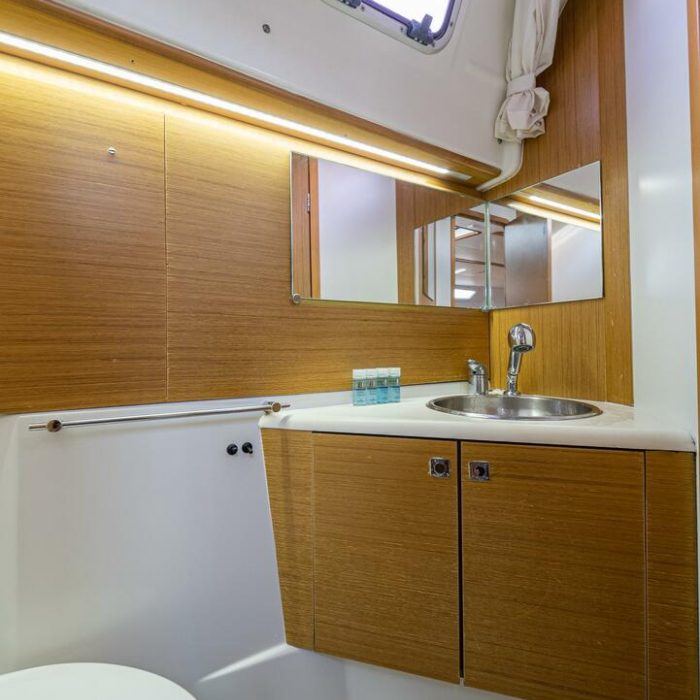 Beethoven ( with Bowthruster ,Solar Panels) | Sun Odyssey 44 i photo 18