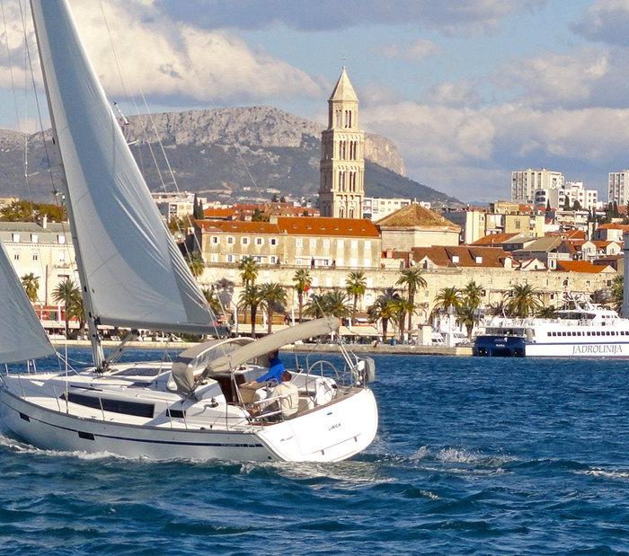 Lirica | Bavaria Cruiser 37 photo 10