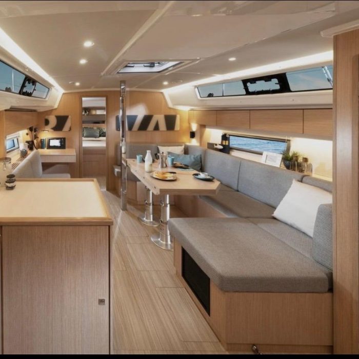 Horizon | Bavaria C42 photo 10