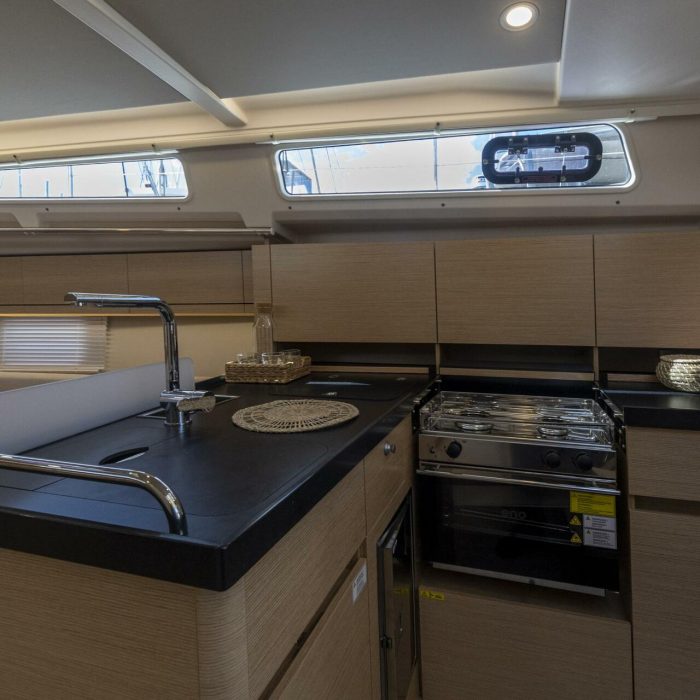 Tecla - Water maker, Solar Panel - BOTH SAILS triradial, Retractabile Bow Trust | Hanse 388 photo 6