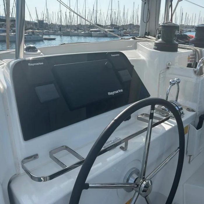 Marebella (Pax 12) | Lagoon 42 photo 9