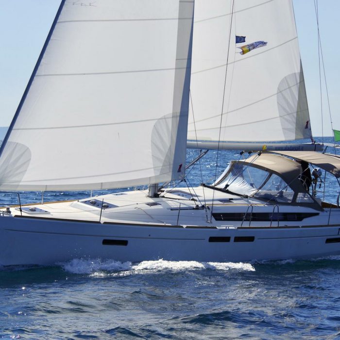 Idra - Solar Panel | Sun Odyssey 469 photo 1