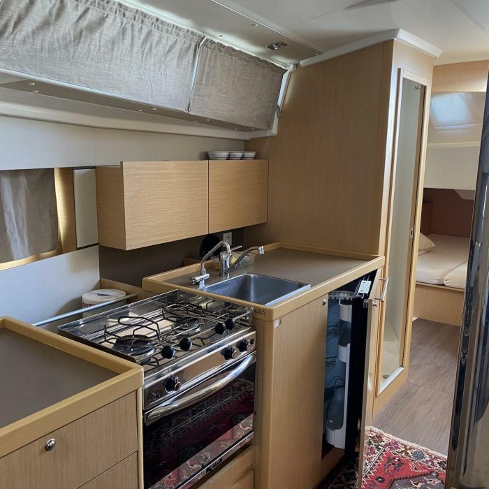 Lampo | Oceanis 38.1 photo 15
