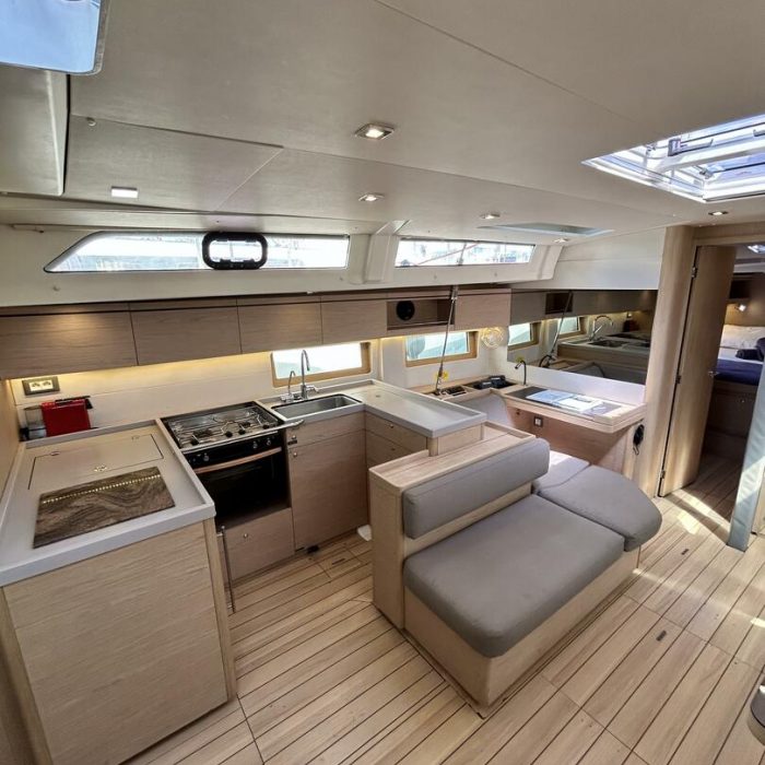 Barracuda (Refit 2026 - A/C - Generator - Electric Heads - 12 Pax) | Oceanis 51.1 photo 14