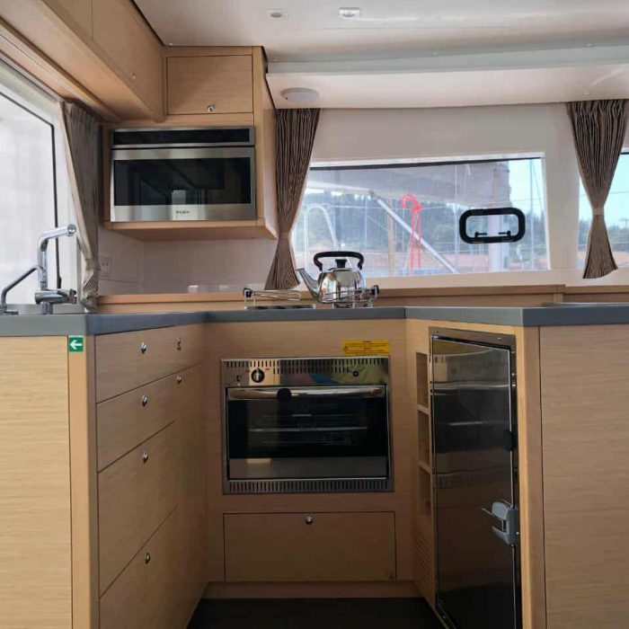 Lagoon 450F built 2019 Generator, A/C, Watermaker | Lagoon 450 Fly photo 8