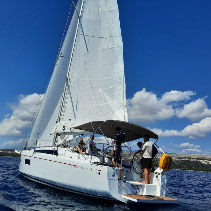 Sailing Spirit | Oceanis 34.1 photo 2
