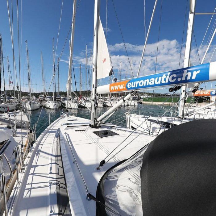 SeaTime | Bavaria C42 photo 5