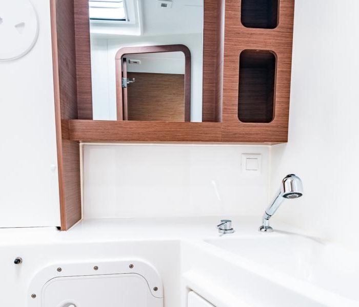Beauty L A/C-GEN-WATER MAKER-SOLAR-ELEC.WC | Lagoon 42 photo 15