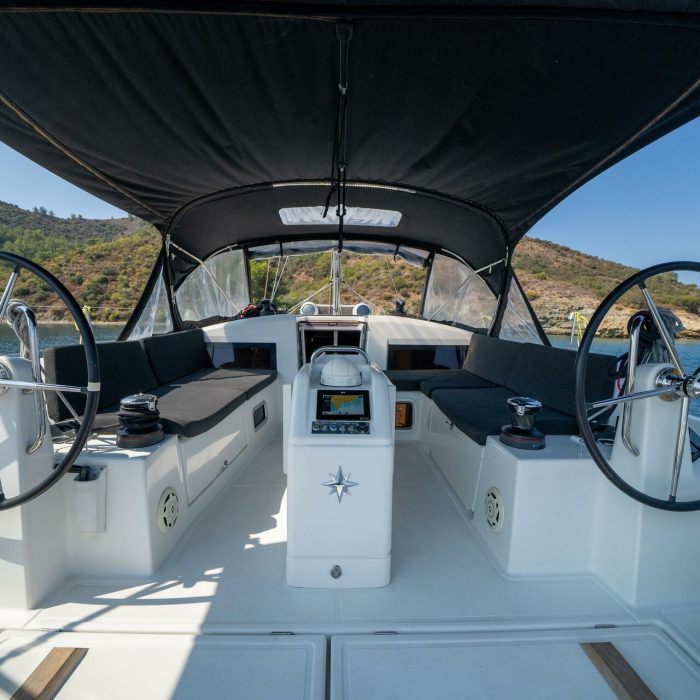 Lornia | Sun Odyssey 440 photo 3