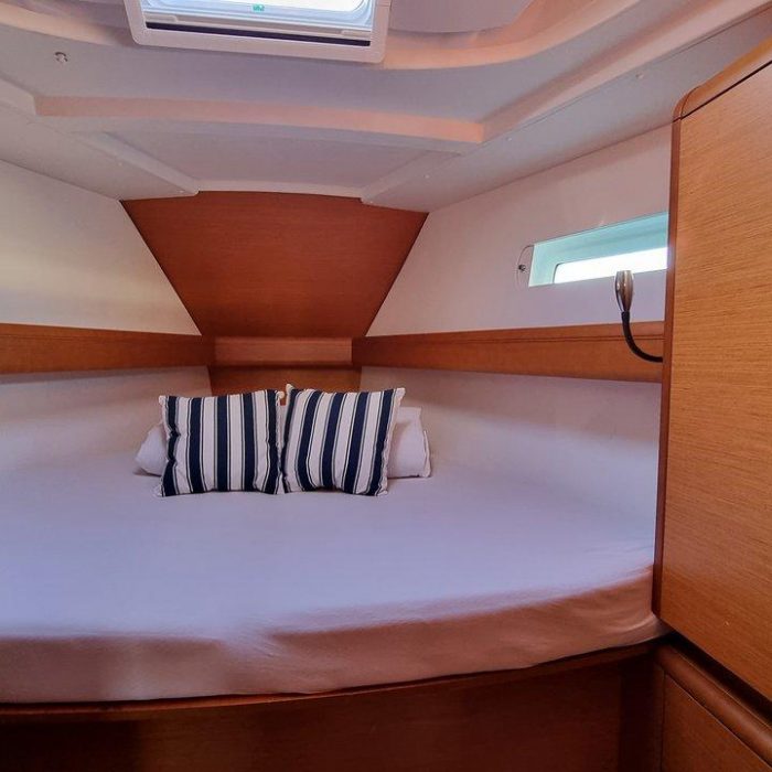 Blue Moon | Sun Odyssey 449 photo 12